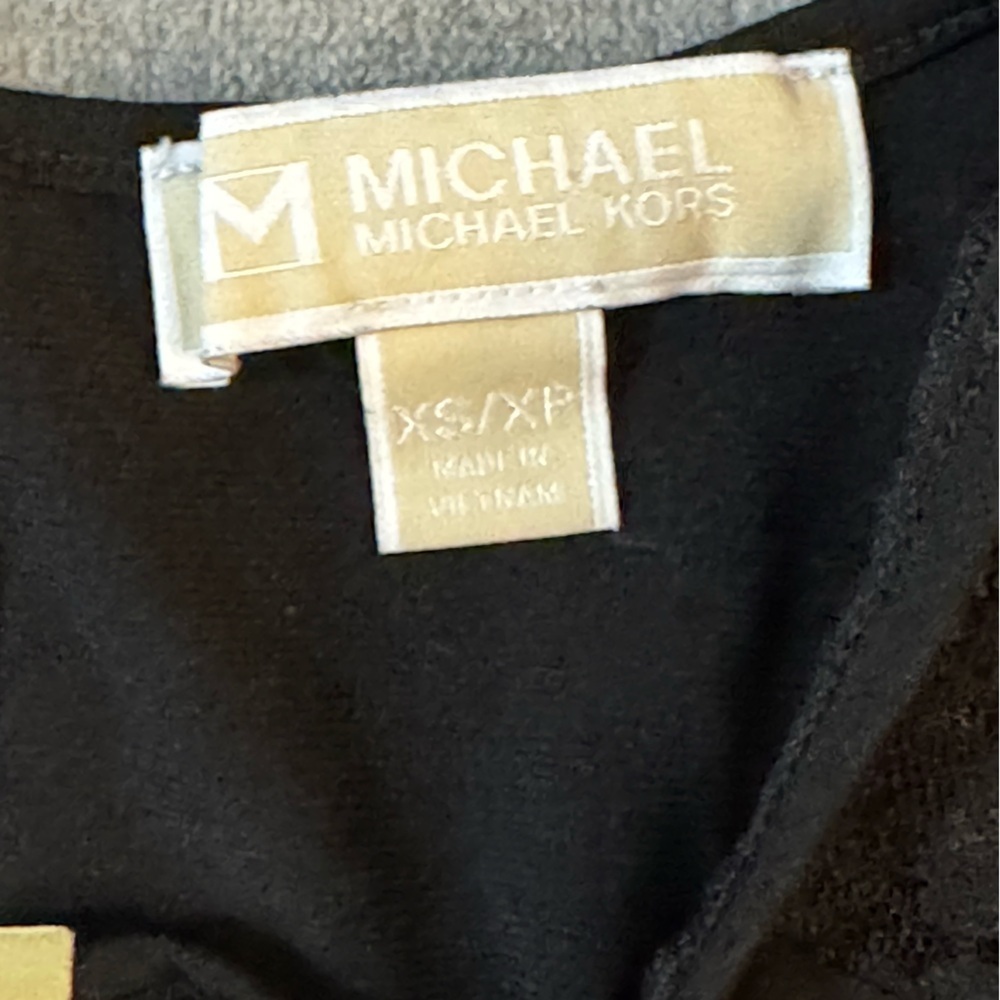 Michael Kors Black Bell Sleeve Blouse
#1277 - Picture 6 of 8